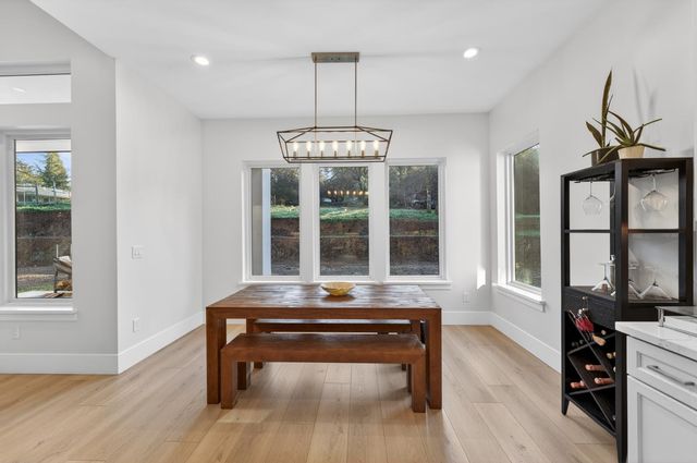 5475 Stanley Dr, Auburn, CA 95602