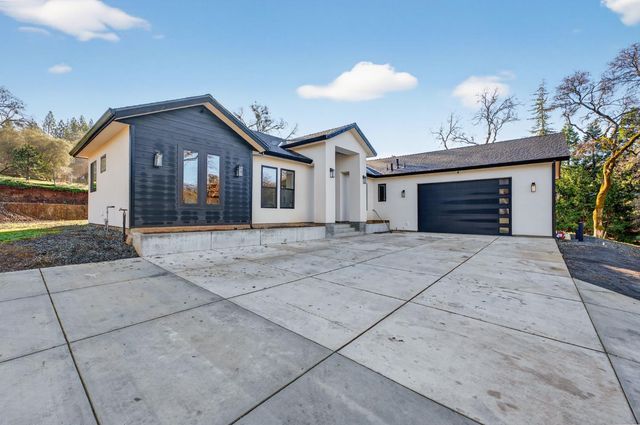 5475 Stanley Dr, Auburn, CA 95602