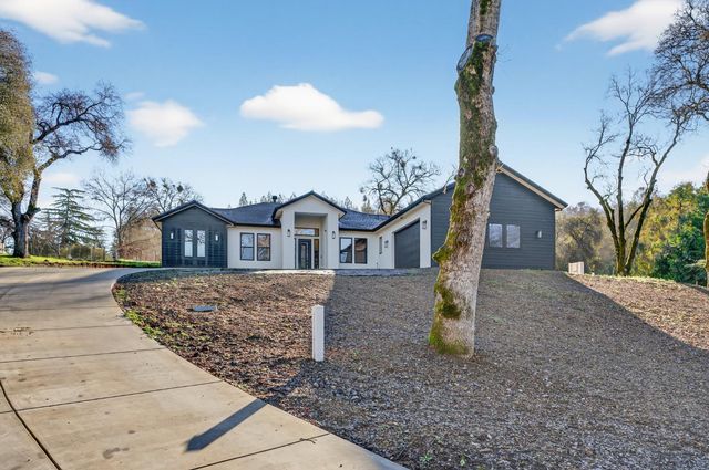 5475 Stanley Dr, Auburn, CA 95602