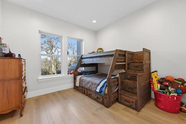 5475 Stanley Dr, Auburn, CA 95602