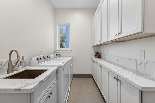 5475 Stanley Dr, Auburn, CA 95602