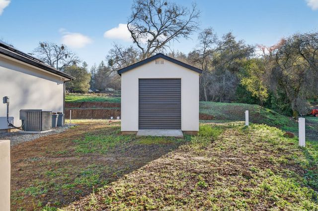 5475 Stanley Dr, Auburn, CA 95602