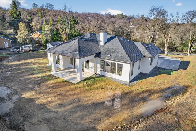 5475 Stanley Dr, Auburn, CA 95602