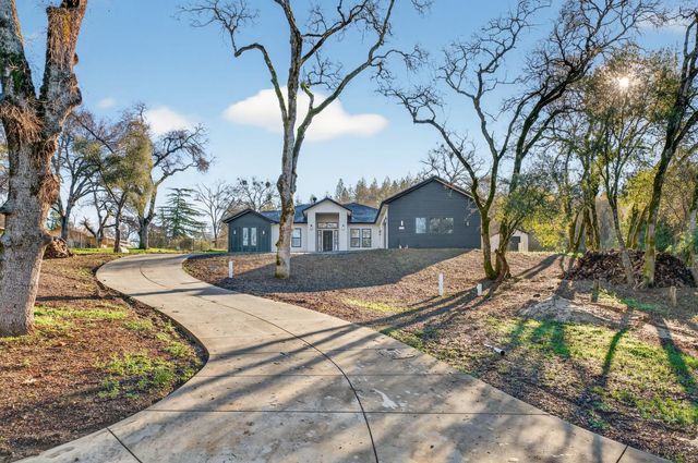 5475 Stanley Dr, Auburn, CA 95602
