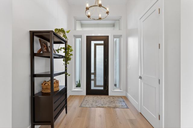 5475 Stanley Dr, Auburn, CA 95602