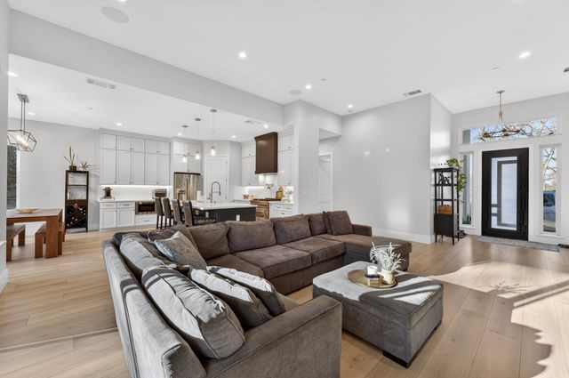 5475 Stanley Dr, Auburn, CA 95602