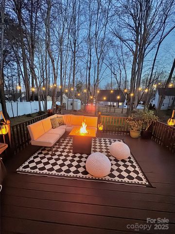 7176 Hunters Bluff Drive, Denver, NC 28037