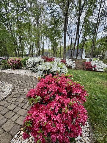 7176 Hunters Bluff Drive, Denver, NC 28037