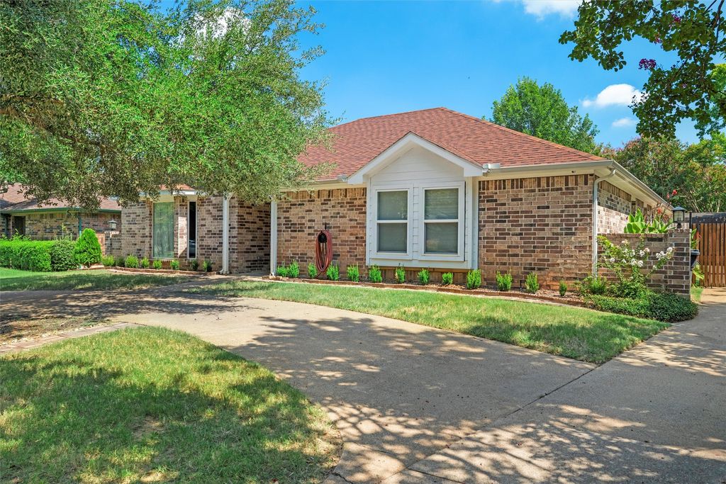 708 Gunnison Court, Arlington, TX 76006