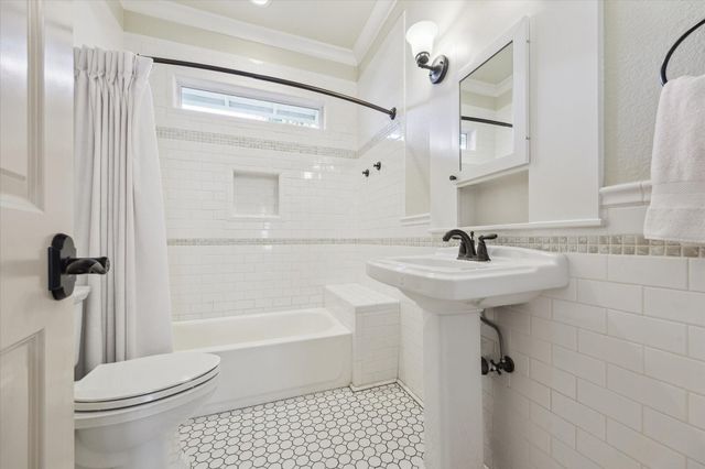 905 Gibbs Street, Houston, TX 77009