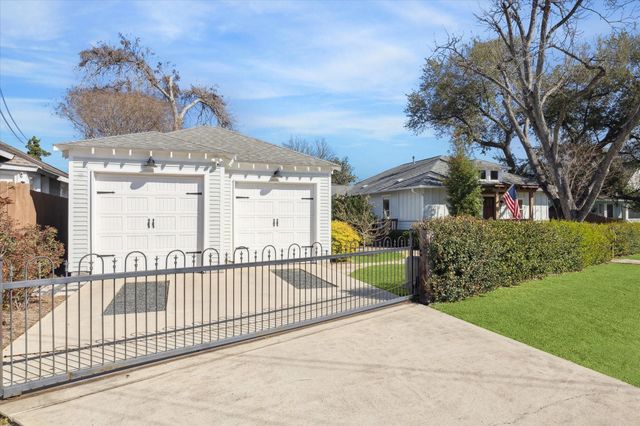 905 Gibbs Street, Houston, TX 77009