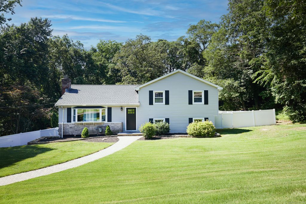12 Sunnycrest Road, Trumbull, CT 06611