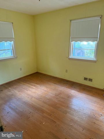 10118 DWIGHT AVE, Fairfax, VA 22032