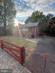 10118 DWIGHT AVE, Fairfax, VA 22032