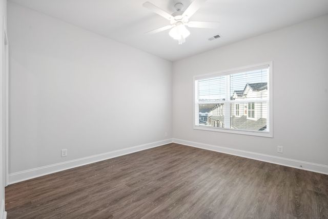 760 Tracy Ln Unit B102, Clarksville, TN 37040