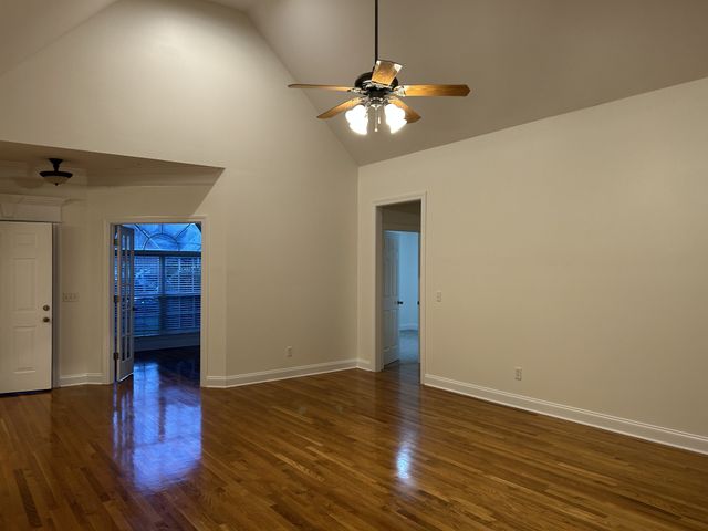 5120 MacArthur Ave, Murfreesboro, TN 37129