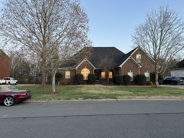 5120 MacArthur Ave, Murfreesboro, TN 37129