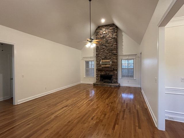 5120 MacArthur Ave, Murfreesboro, TN 37129