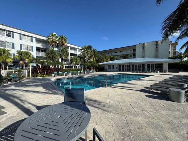 621 E Woolbright Road 202, Boynton Beach, FL 33435
