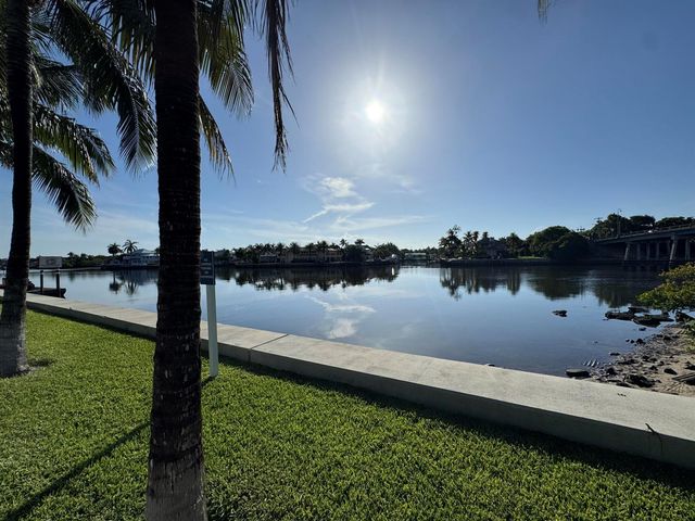 621 E Woolbright Road 202, Boynton Beach, FL 33435