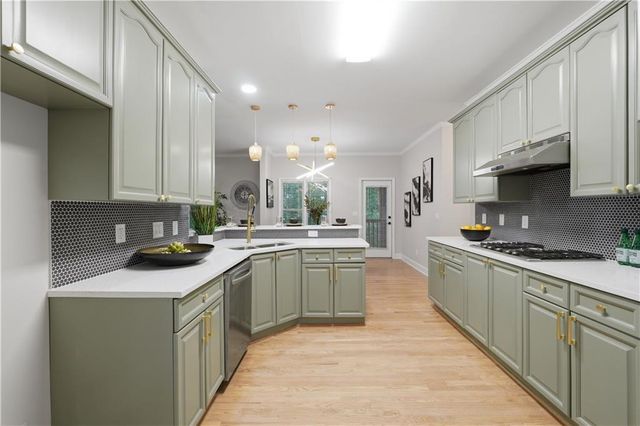 682 Montglade Court, Suwanee, GA 30024