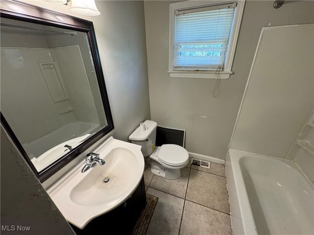 795 E 260th Street, Euclid, OH 44132