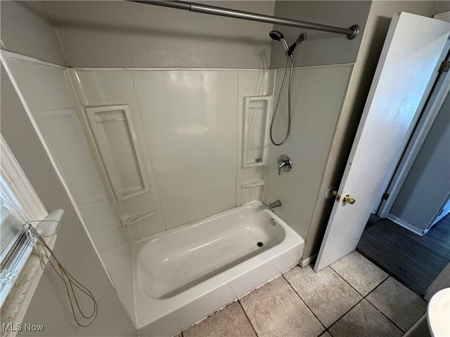 795 E 260th Street, Euclid, OH 44132