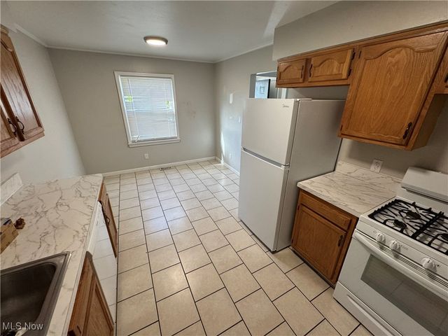 795 E 260th Street, Euclid, OH 44132