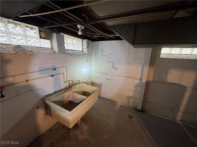 795 E 260th Street, Euclid, OH 44132