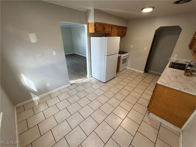 795 E 260th Street, Euclid, OH 44132