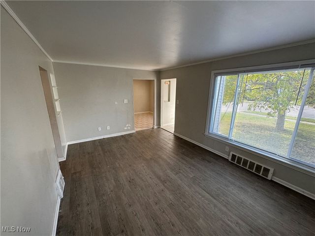 795 E 260th Street, Euclid, OH 44132