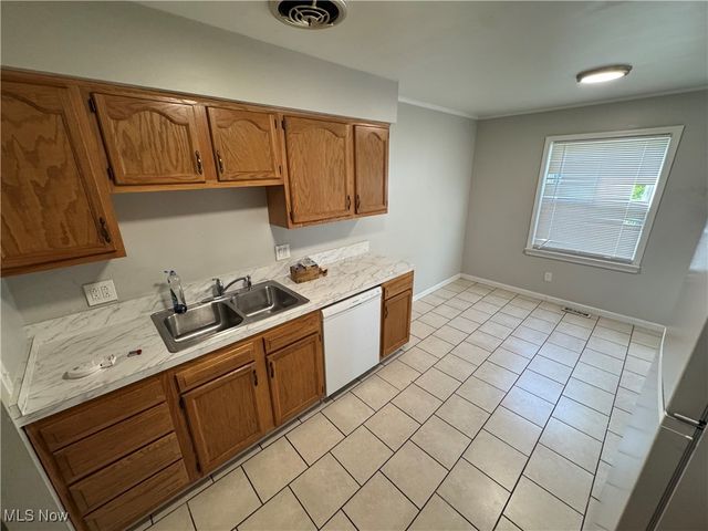 795 E 260th Street, Euclid, OH 44132