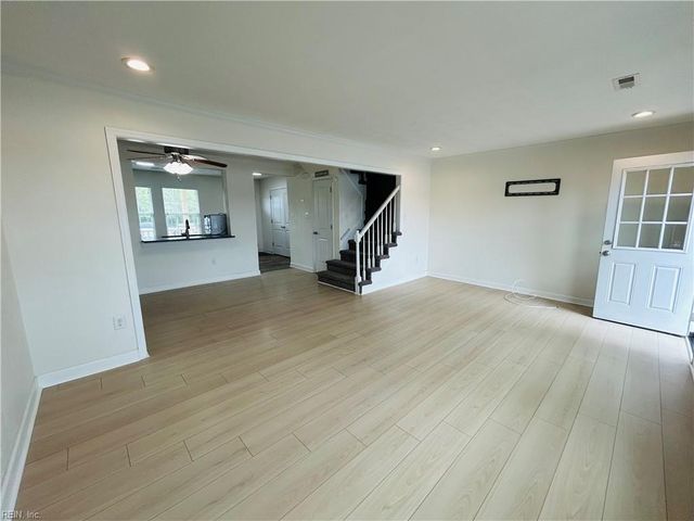 1823 Volvo Pkwy PW, Chesapeake, VA 23320