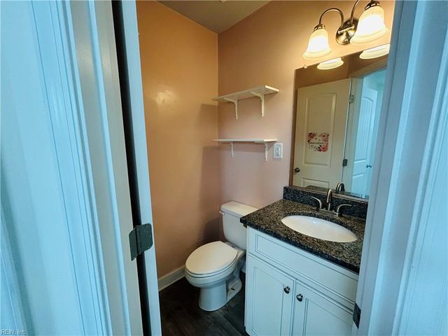 1823 Volvo Pkwy PW, Chesapeake, VA 23320