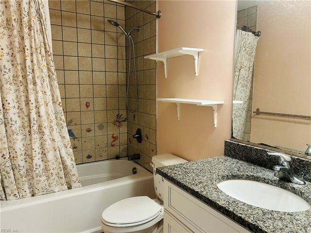 1823 Volvo Pkwy PW, Chesapeake, VA 23320