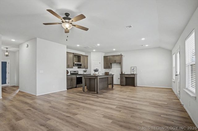 7303 E 89th Street, Owasso, OK 74055