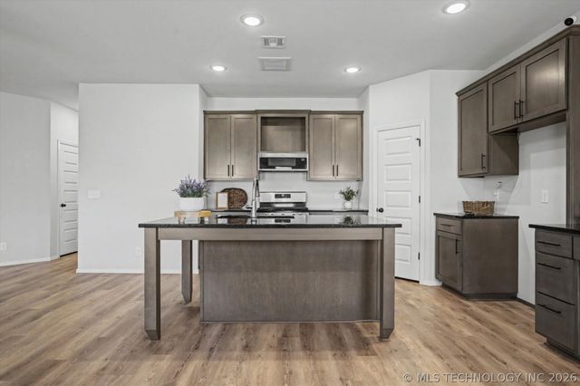 7303 E 89th Street, Owasso, OK 74055