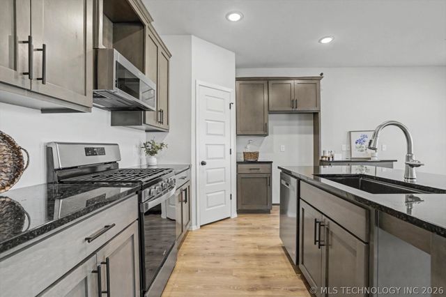 7303 E 89th Street, Owasso, OK 74055