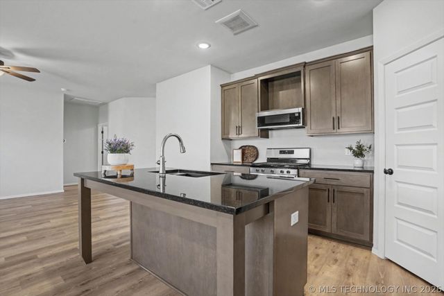 7303 E 89th Street, Owasso, OK 74055