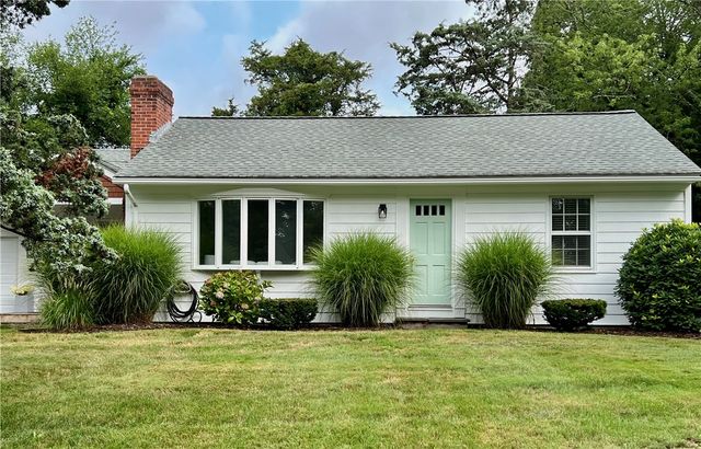 31 Nipsah Road, Warwick, RI 02818