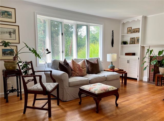 31 Nipsah Road, Warwick, RI 02818