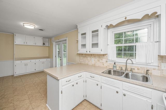 7372 Commodore Road, Yonges Island, SC 29449