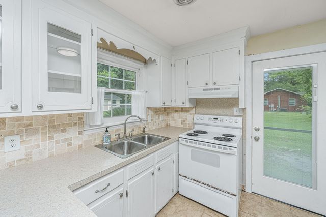7372 Commodore Road, Yonges Island, SC 29449
