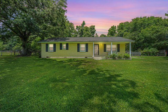 7372 Commodore Road, Yonges Island, SC 29449