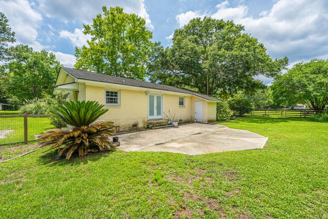 7372 Commodore Road, Yonges Island, SC 29449