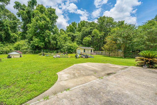 7372 Commodore Road, Yonges Island, SC 29449