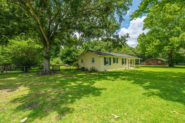 7372 Commodore Road, Yonges Island, SC 29449