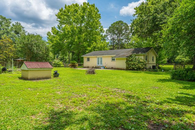 7372 Commodore Road, Yonges Island, SC 29449