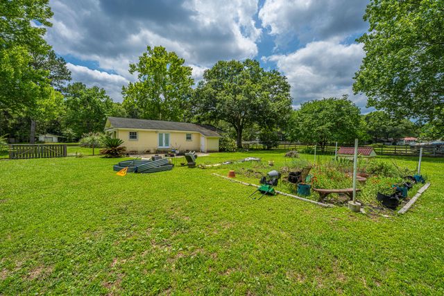 7372 Commodore Road, Yonges Island, SC 29449