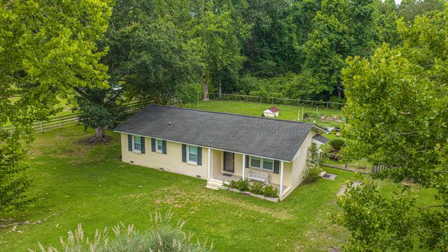 7372 Commodore Road, Yonges Island, SC 29449